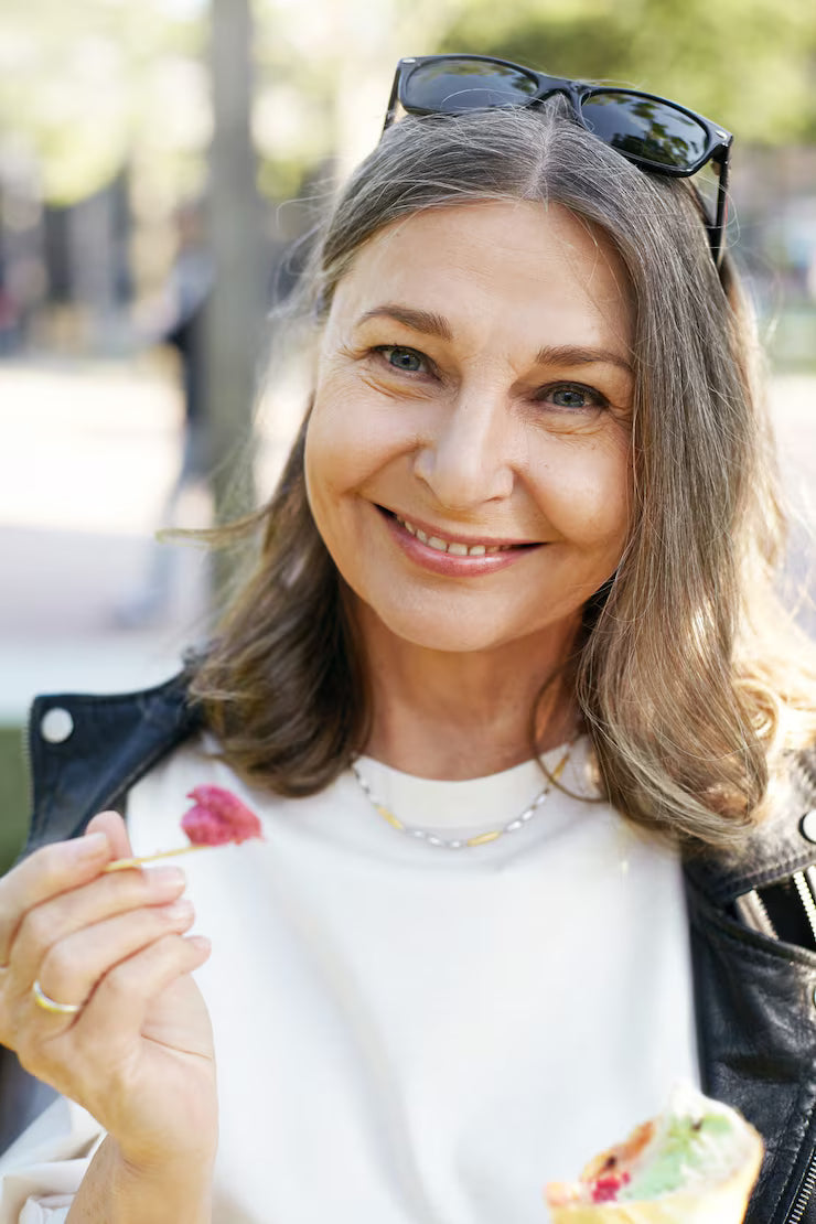 files/mujer-edad-avanzada-expresiva-posando_344912-2977.avif